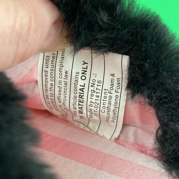 Victoria’s Secret Classic Pink and Black Faux Fur Close Toed Slippers - Picture 12 of 12